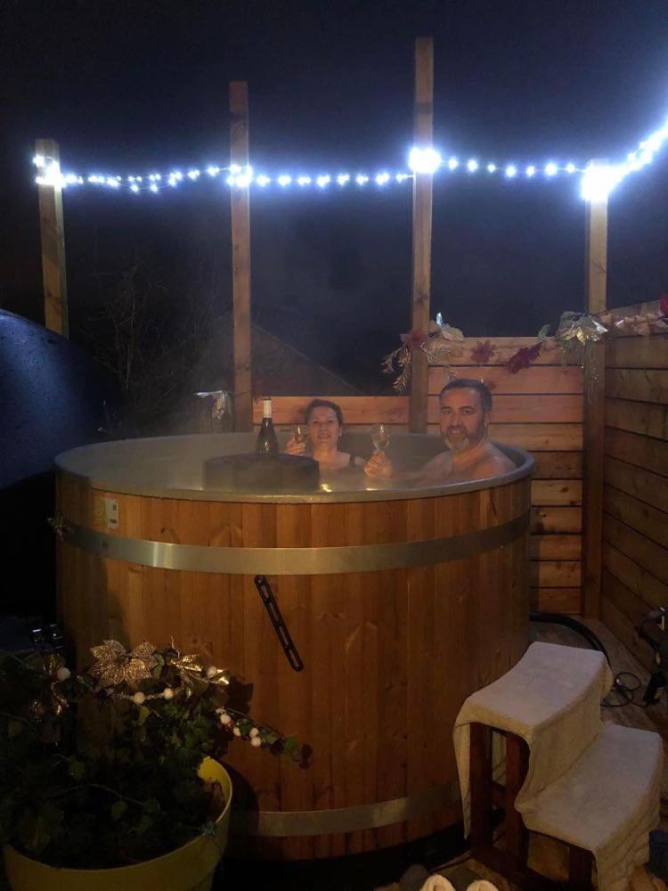 A La Marc'Quize Chambres D'Hotes, Petit Dejeuner Compris, Avec Piscine A Debordement En Exterieur, Bain Nordique A 38 Degres En Prestation Supplement Sur Reservation Horaire Anticipee 1 Place De Parking Gratuite Sur Place Mouxy Exteriör bild