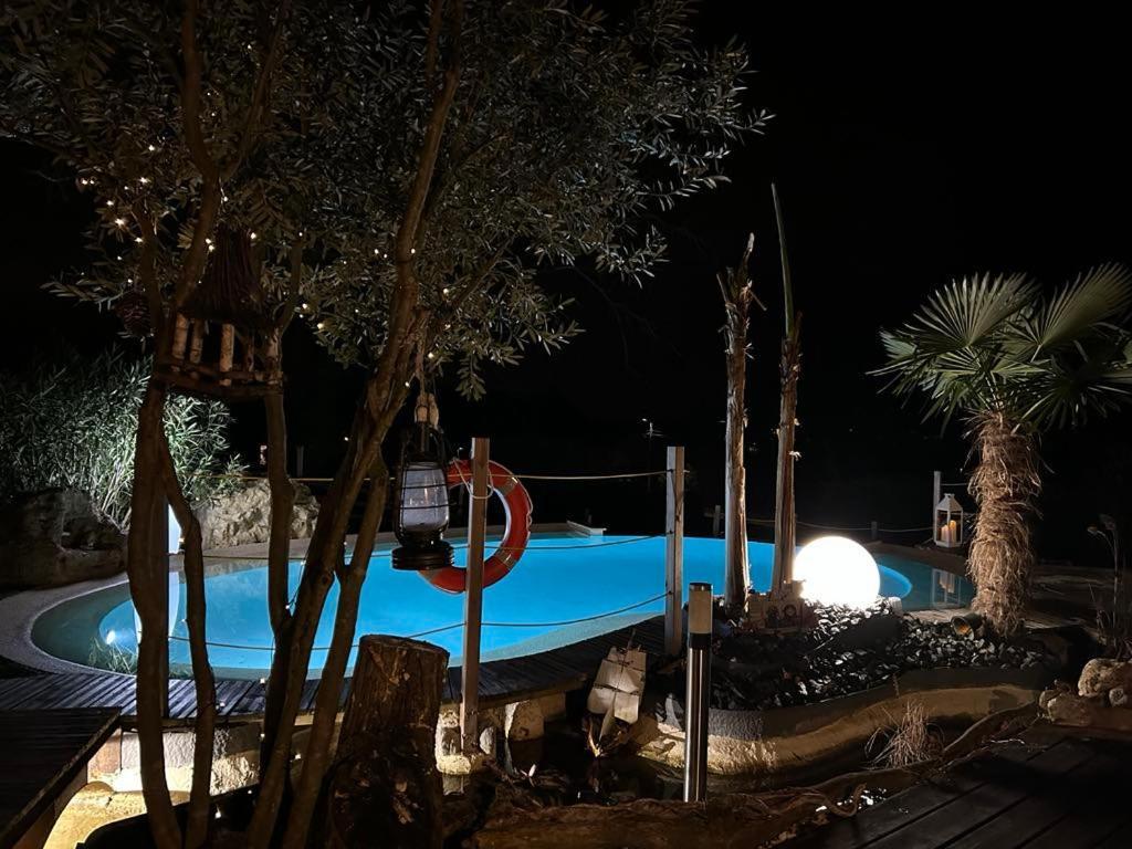 A La Marc'Quize Chambres D'Hotes, Petit Dejeuner Compris, Avec Piscine A Debordement En Exterieur, Bain Nordique A 38 Degres En Prestation Supplement Sur Reservation Horaire Anticipee 1 Place De Parking Gratuite Sur Place Mouxy Exteriör bild